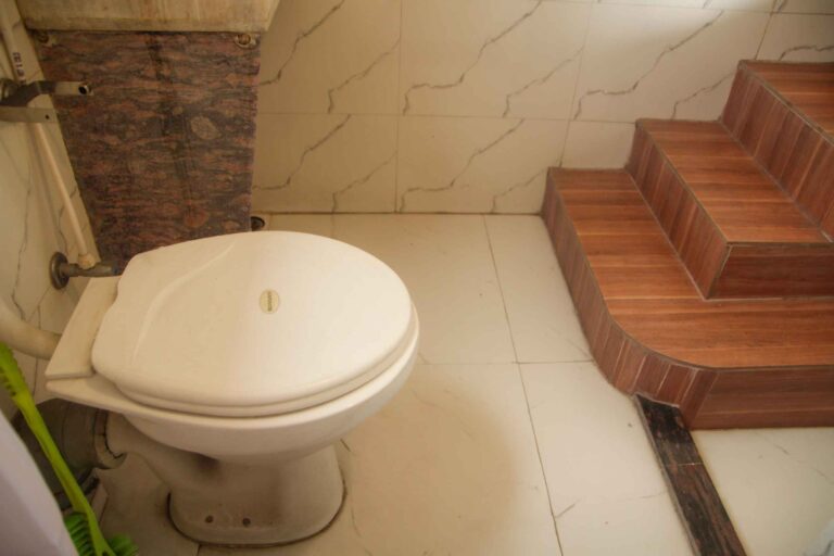 clean and spotless washrooms in the owls nest homestay Kolkata